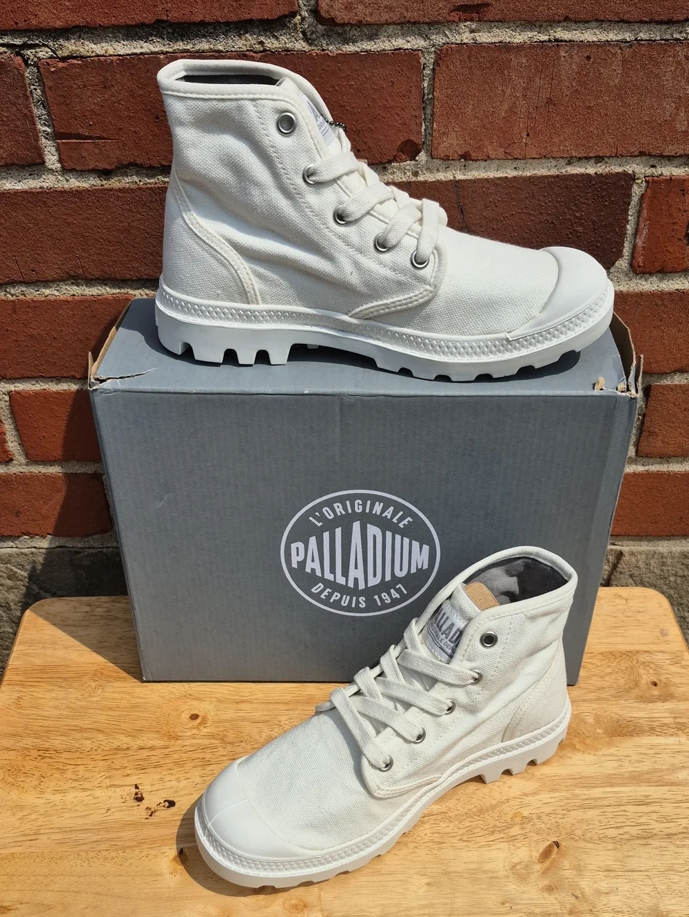 Palladium Pampa Hi Women's 6 Star White - New